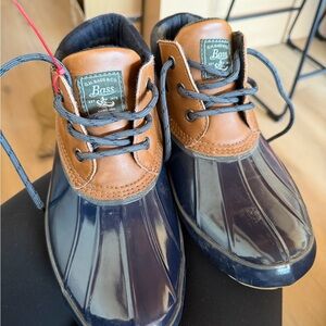 Bass women’s Navy and Brown Rain Boots